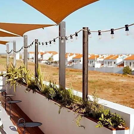 Ξενοδοχείο The Salty Surf & Yoga 4*