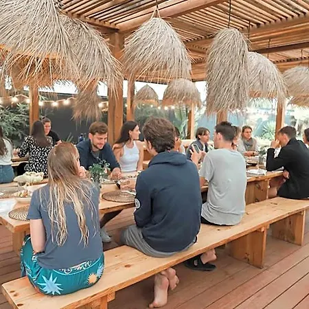 The Salty Surf & Yoga Ξενοδοχείο