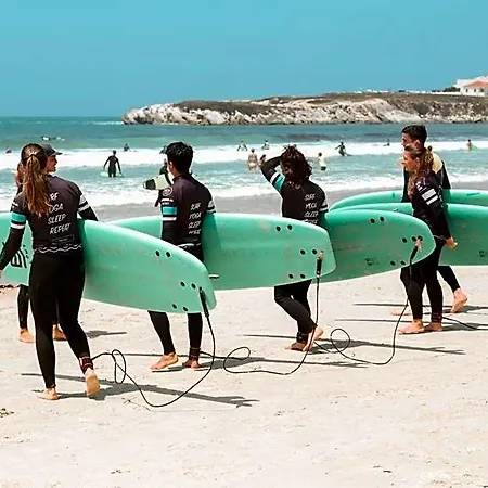 Отель The Salty Surf & Yoga Пениши